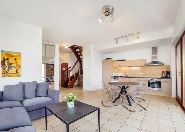 Plaza I, Sun & Snow Apartment